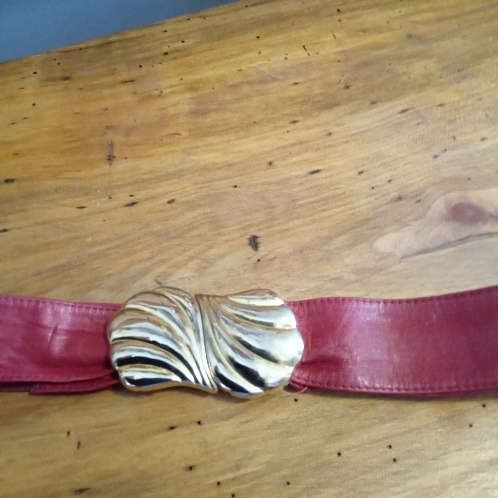 Vintage 1980's Red Leather Wide Band Belt w/Interlocking Ornate Gold Buckle Sz S